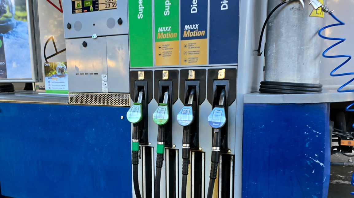 Над 210 000 души получават по 20 евро заради по- скъпите горива през март