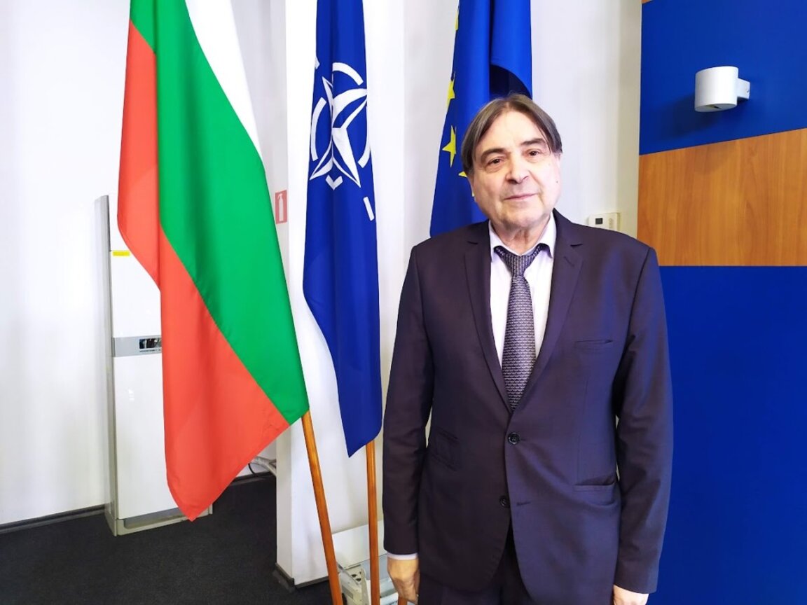 доц. Димитър Калев