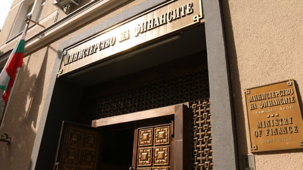 Antes de la introducción del euro empresas y ciudadanos depositan rápidamente dinero en los bancos