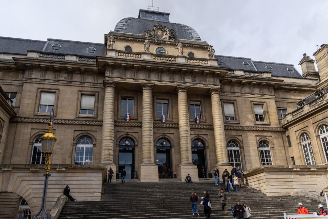 Френски съд осъди четирима българи на до 4 г. затвор за оскверняване на Мемориал на Холокоста