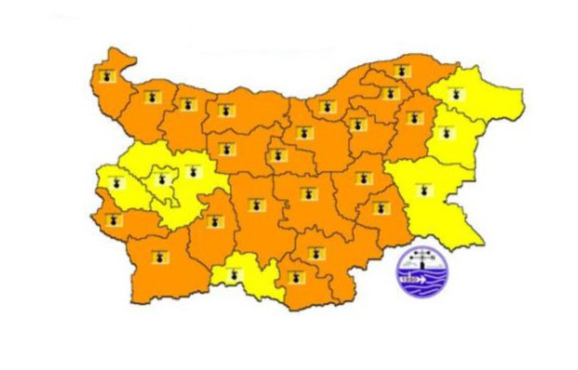 Оранжев и жълт код за жеги в цялата страна