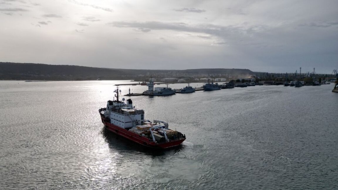 Bulgarisches Polarschiff sticht in See Richtung Antarktis