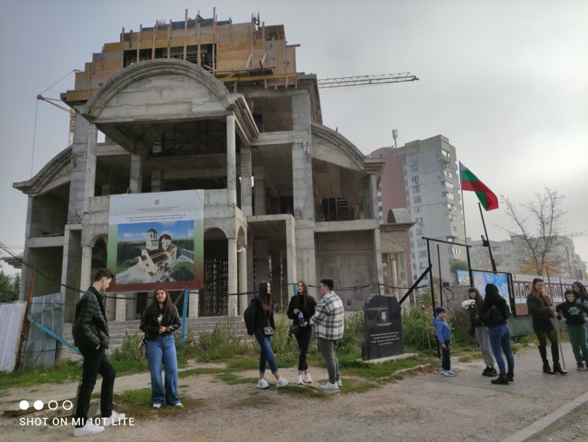Новостроящият се православен храм "Св. Патриарх Евтимий Търновски в Люлин.