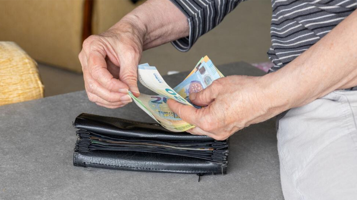 Пенсиите през септември ще се изплащат по-рано