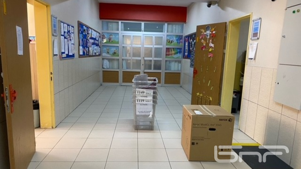 Подготовка на секция за гласуване в Турция /архив/