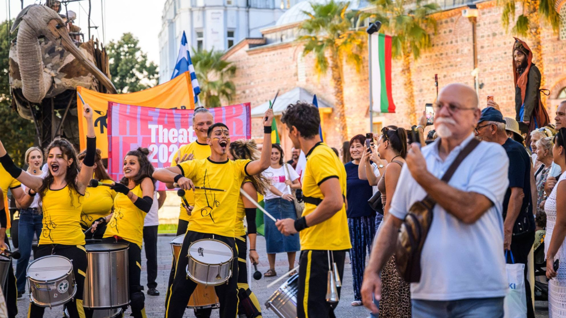 Final de TheatAir 2026: artistas de 5 países llenan el centro de Plovdiv