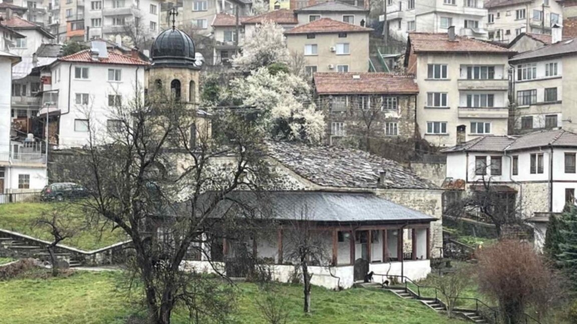 Храм "Св. Георги" в Смолян се нуждае от спешен ремонт