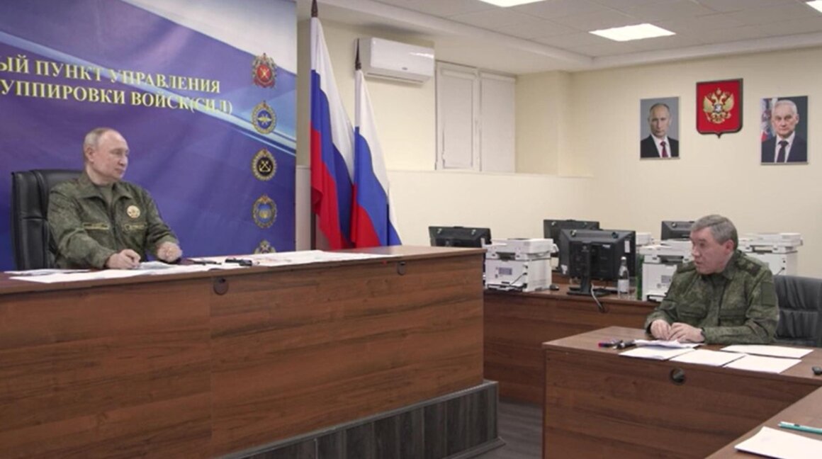 Путин с началника на Генералния щаб Валерий Герасимов.