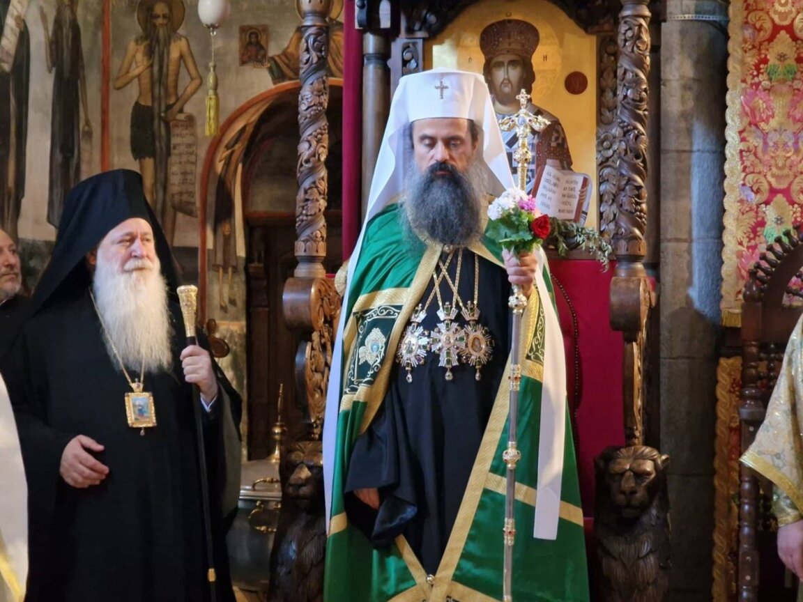 Патриарх Даниил отслужи литургия за чудотворна икона на Бачковската обител