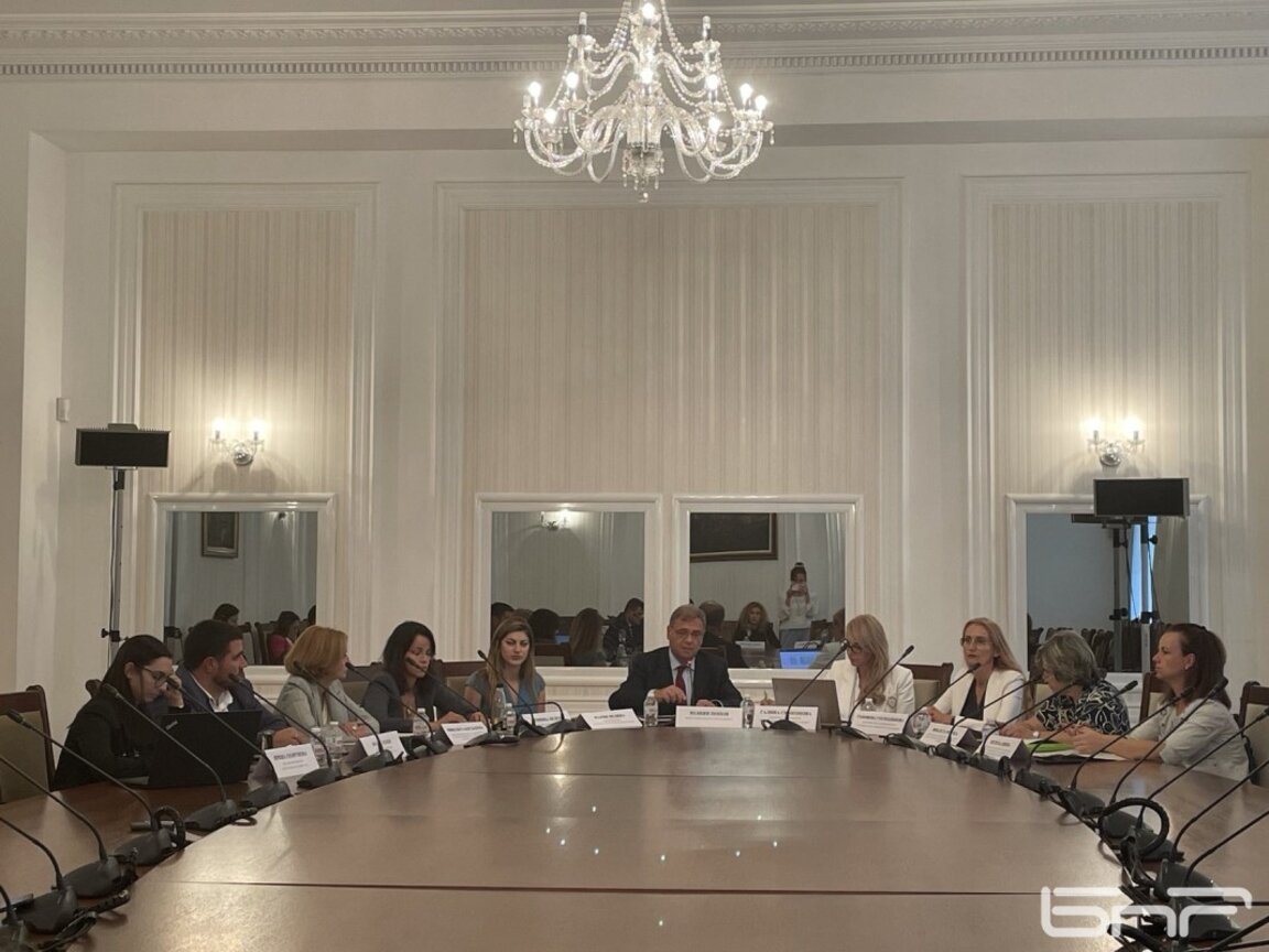 Министър Попов: България може да е сред лидерите в проект за ековъзстановяването на Украйна