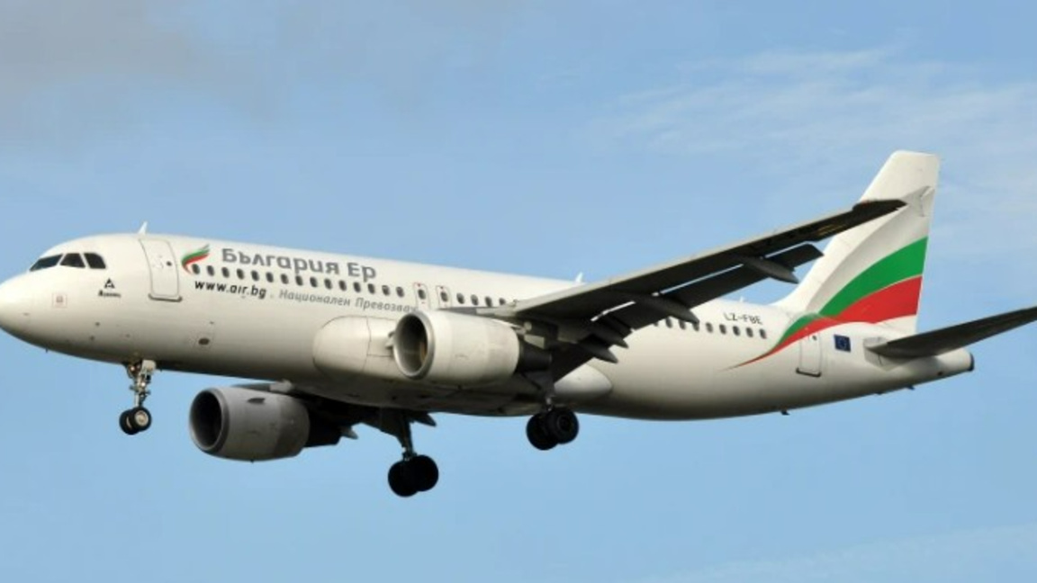 180 българи се върнаха от Близкия изток с полет на "България Еър"