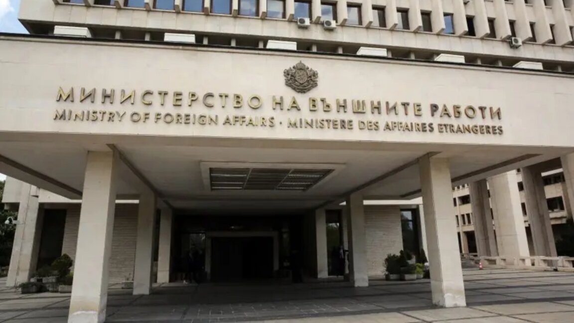 Консулската служба в Тел Авив ще работи само при спешни случаи на 19 и 20 юни