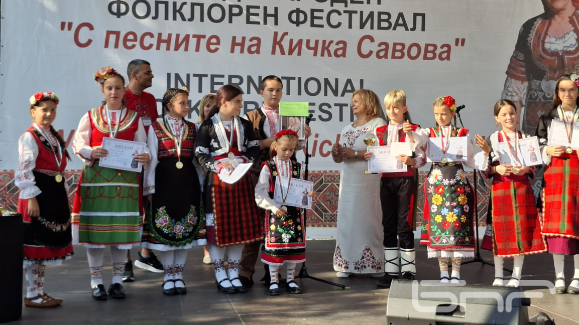 „Зора - Зорничка“ с голямата награда и 13 медала от фестивала в Сладун