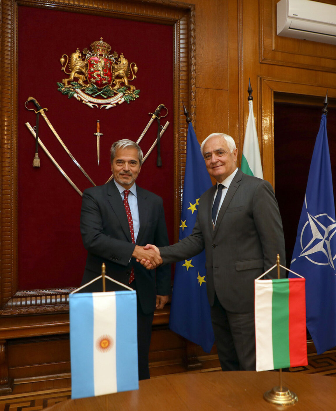 Bulgaria agradece a Argentina su apoyo a la expedición antártica búlgara