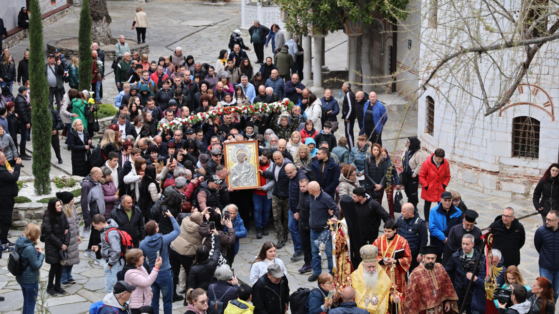 Procession liturgique avec l’icône de la...