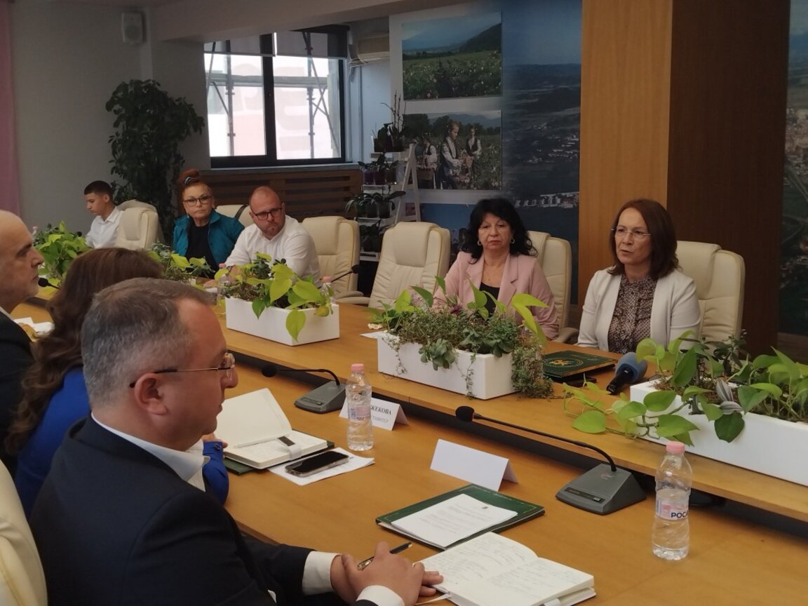 Две законодателни промени в сферата на транспорта и управлението на отпадъците предложи на депутати Консултативния съвет към Община Казанлък
