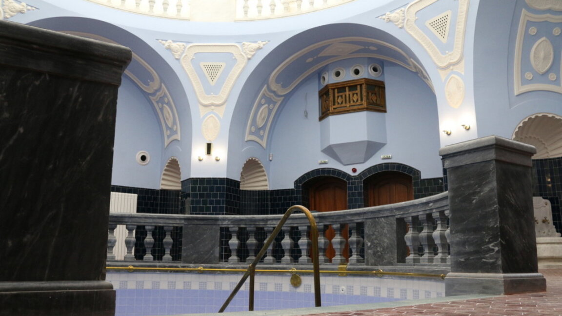 Обновената сграда на минералната баня в Банкя