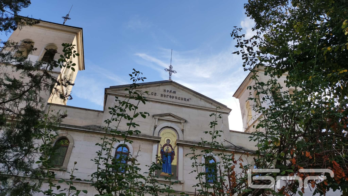Продължава дарителската кампания за дрехи за Дома в Русокастро