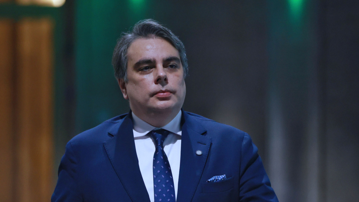 Асен Василев в кулоарите на НС, където даде брифинг във връзка с присъединяването на България към Съвета за мир, който е под патронажа на американския президент Доналд Тръмп. 22 януари 2026 г.