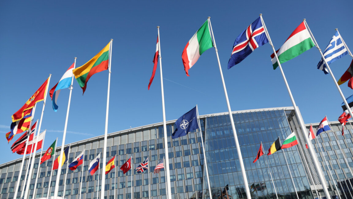 NATO, Bulgaristan'da milyarlarca avro  değerinde askeri ve sivil altyapı inşa edecek