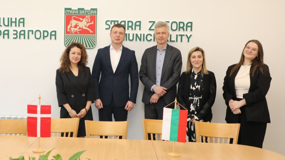 Зам.-кметът Светослав Колев приветства посланика на Дания у нас Флеминг Стендер