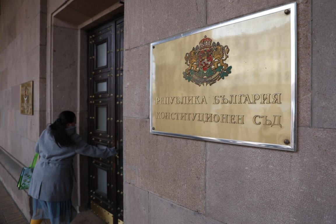 КС допусна за разглеждане жалби относно ...