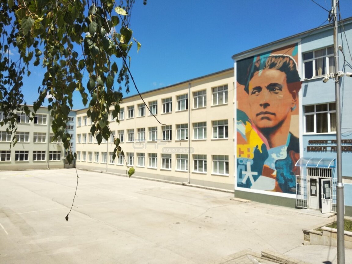 Фасадата на иновативно основно училище "Васил Левски" - Враца