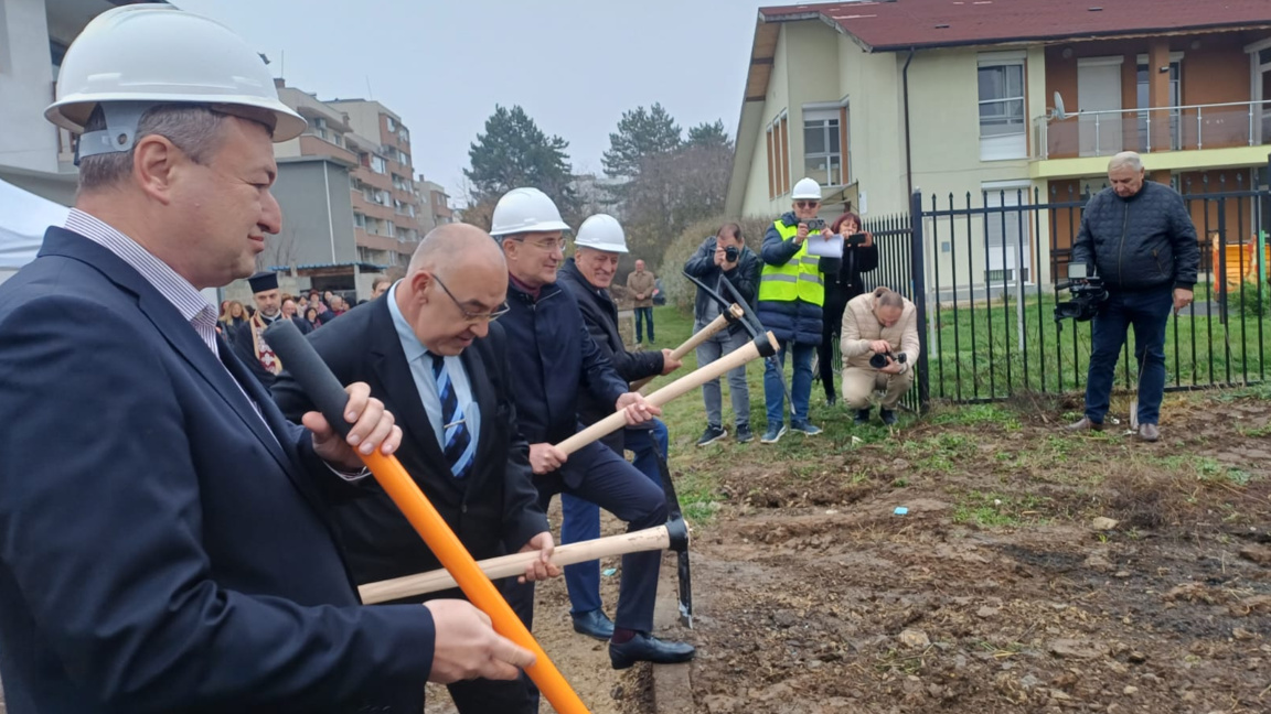 Вдигат нов социален център в Попово