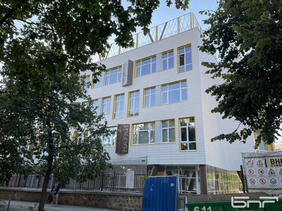 Новият корпус на ППМГ "Акад. Никола Обрешков" и ПГРЕ "Г.С.Раковски"