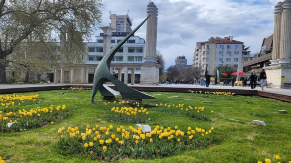 Слънчевият часовник, Варна