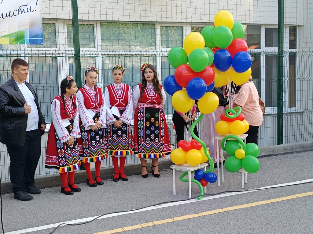 Със 100% запълнен капацитет ПГТ "Проф. д-р Асен Златаров" откри новата година