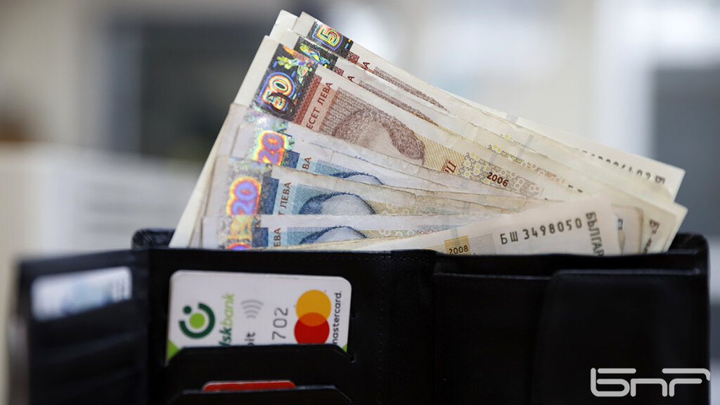 Минималната заплата за 2026 г. ще бъде 50% от средната