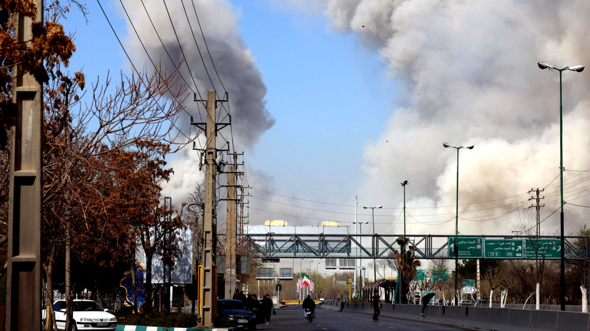 Хора се отправят към убежища след израелски удари в иранската столица Техеран