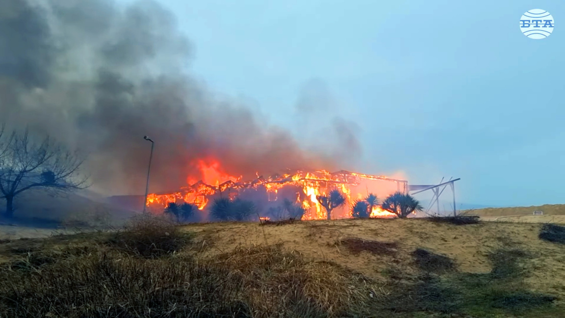 Пожар изпепели заведение на плажа в Слънчев бряг