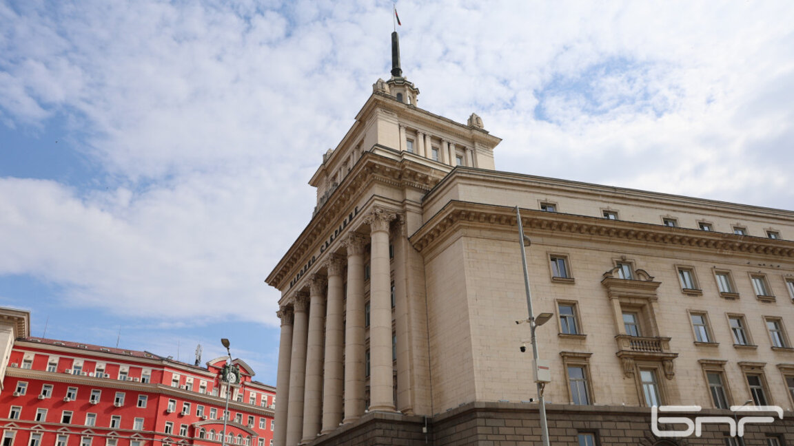 Граждани на протест в Триъгълника на властта, искат пълно касиране на вота