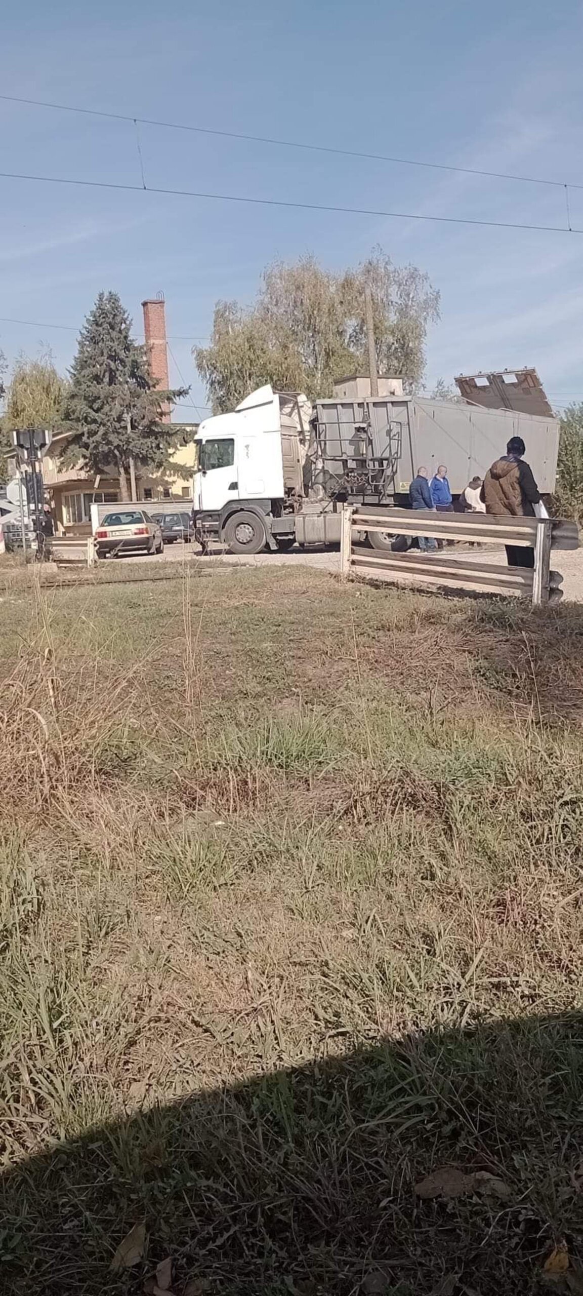 Влак блъсна камион на жп прелез