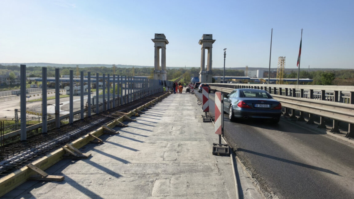Ремонтът на Дунав мост напредва