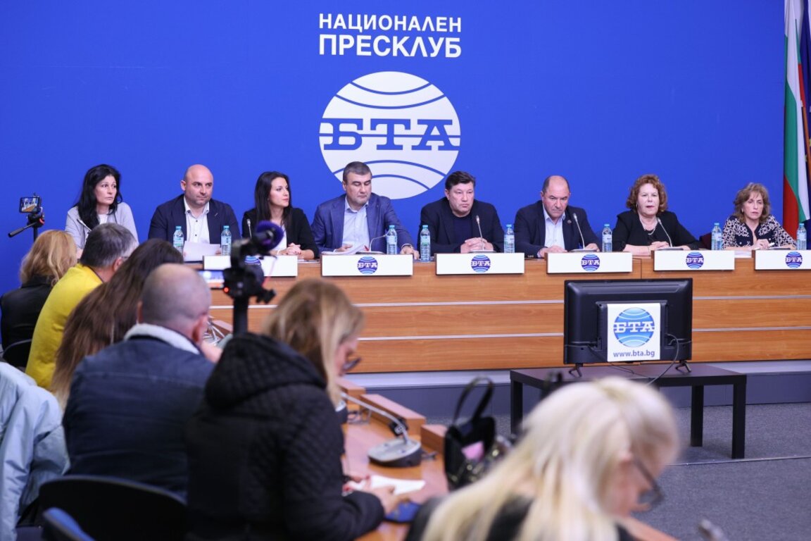 На пресконференция в Националния пресклуб на БТА Инициативен комитет от 26 земеделски организации, които не са съгласни с водената политика в сектор "Земеделие" представи декларация с подробните си искания.