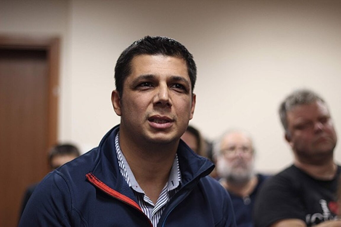 Проф. Стоян Ставру