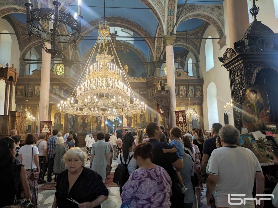 Дупница почете Голяма Богородица