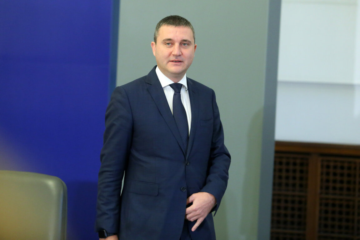 Владислав Горанов: Рисково е сливането на НАП и "Митници". Такива идеи често са кризисен ПР