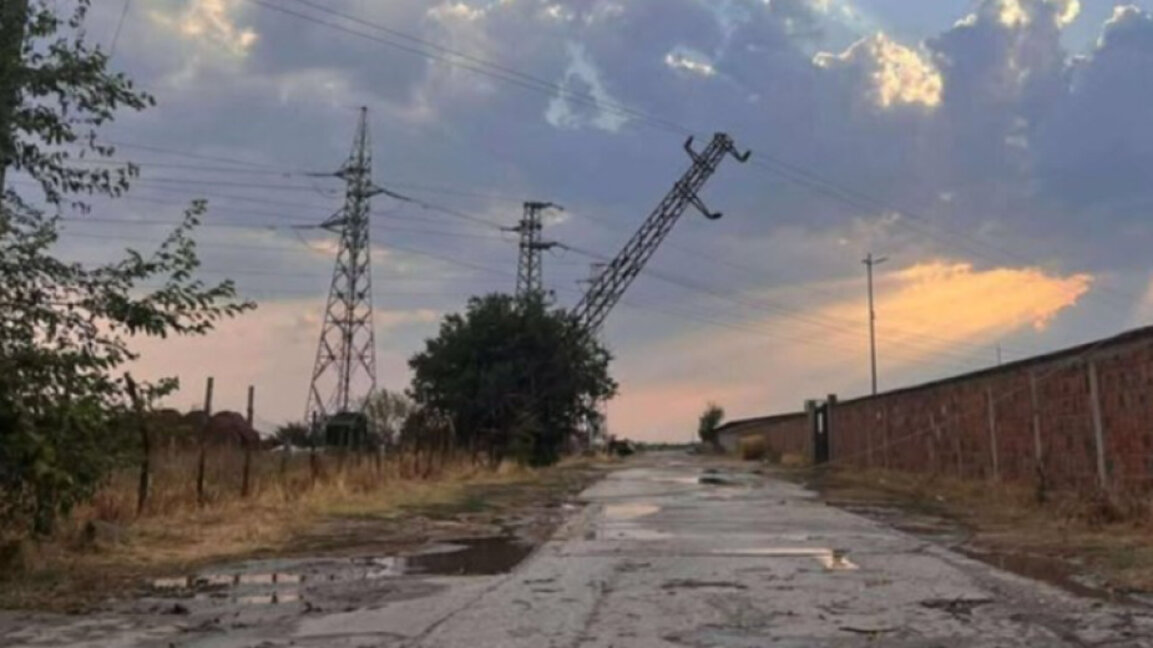 Постепенно възстановяват електричеството в община Раковски