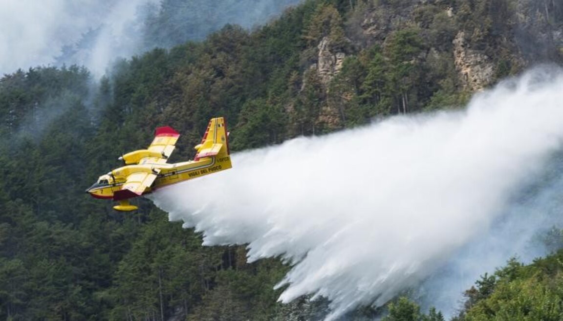 Властта посреща в Пловдив чуждестранните самолети и вертолети за борба с пожари