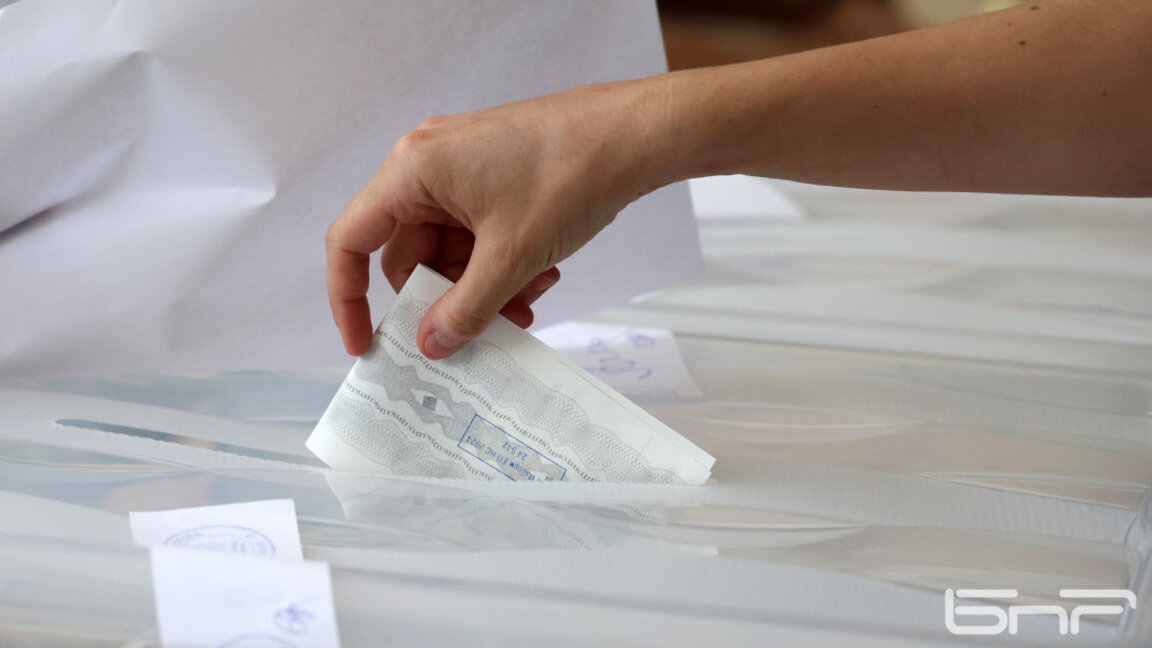 На първо четене: Създаване на преброителни центрове и въвеждане на активна регистрация за изборите