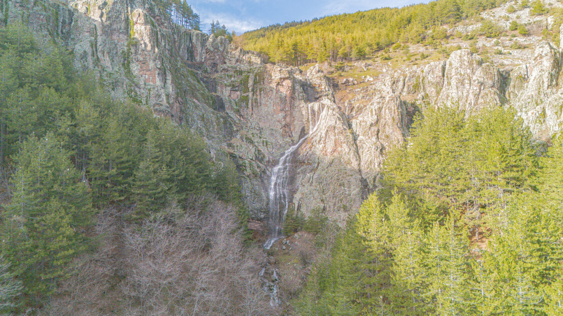 Водопадът над село Безводно