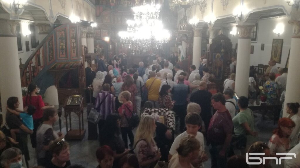 Стотици миряни на патриаршеската литургия в Кюстендил
