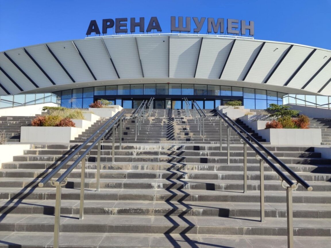 Бави се ремонтът на "Арена Шумен"
