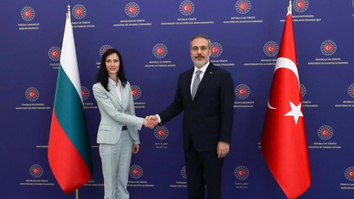 Visite à Sofia du ministre turc des Affaires étrangères