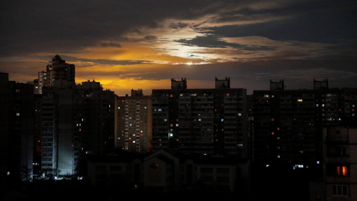 Руски удари срещу Киев: Един загинал, 15 ранени, щети в украинската столица