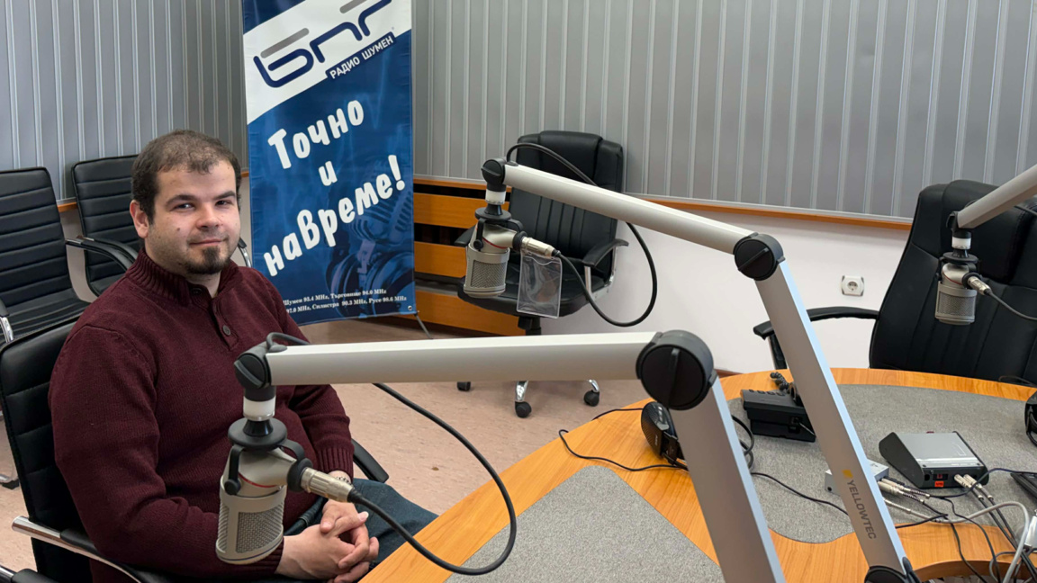 Музикален салон със звук на китари